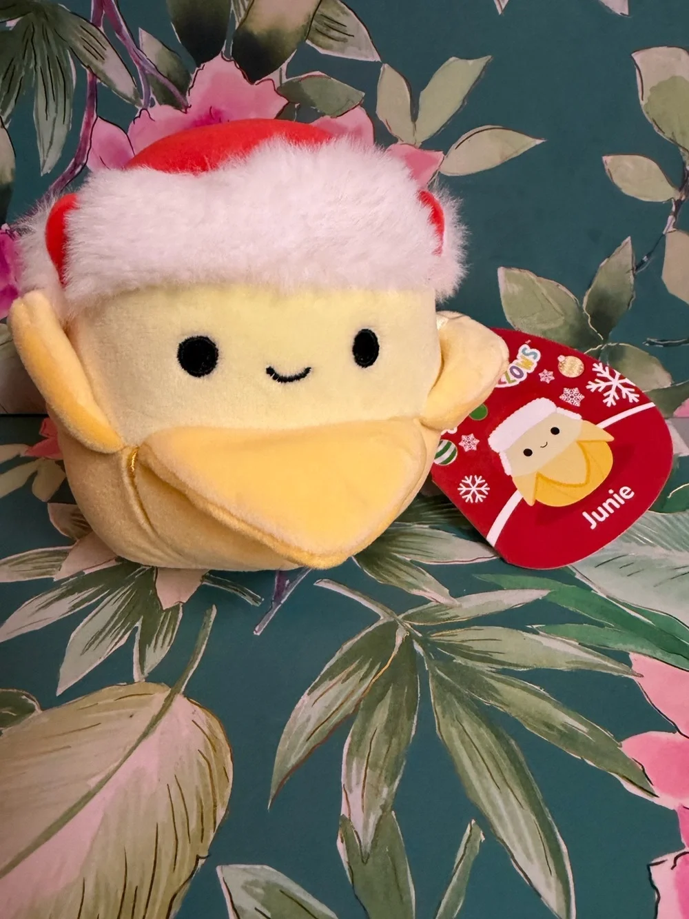Squishmallows Junie Banana 4” Plush NWT Santa Hat Holiday Limited